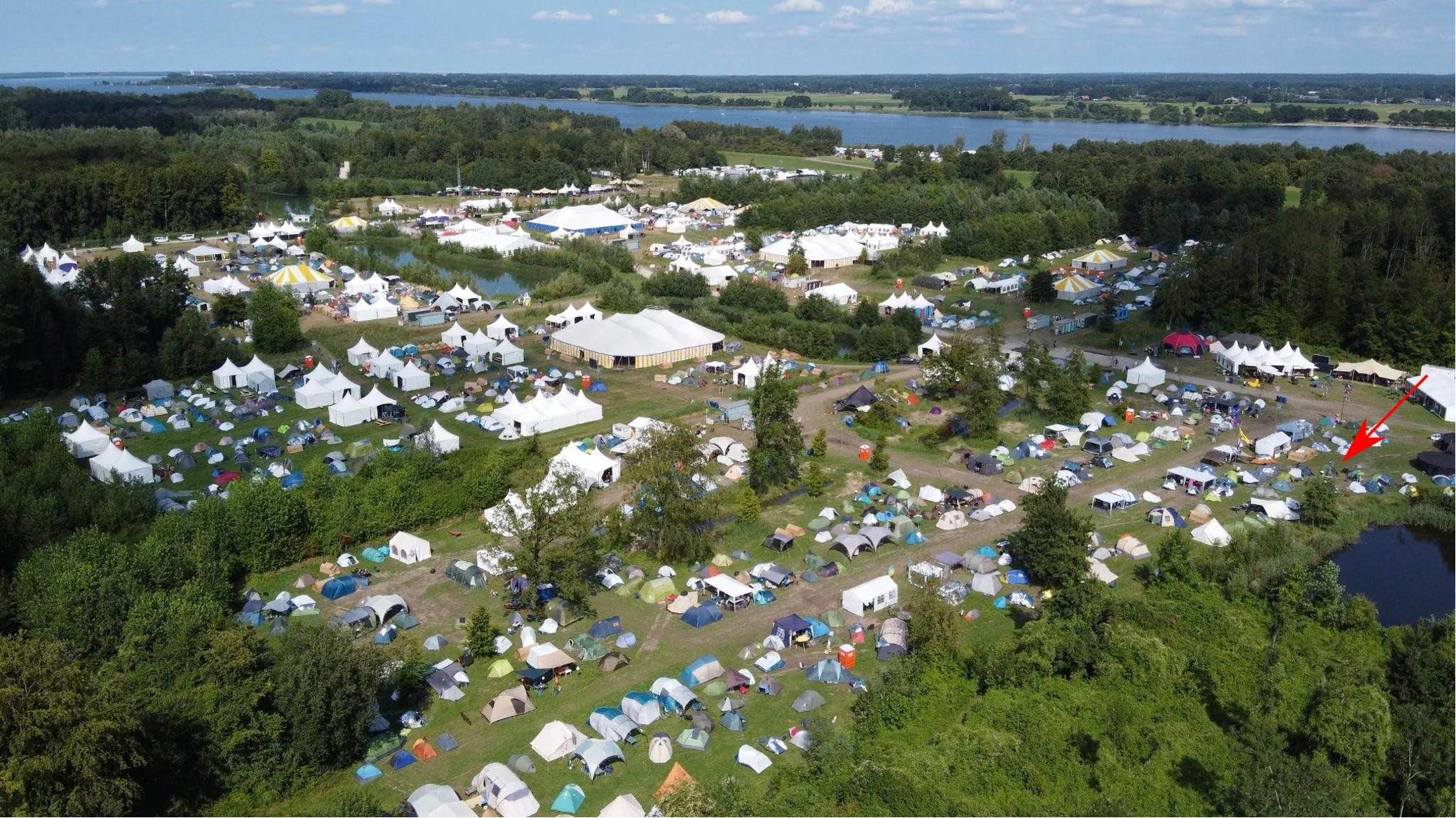 Overview of the campgrounds. At the bottom of the picture is an area reserved for sleeping.